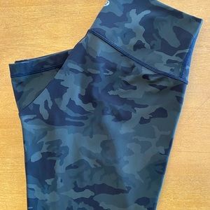 Women’s Camo Lululemon Wunder Train High Rise cropped leggings 21”